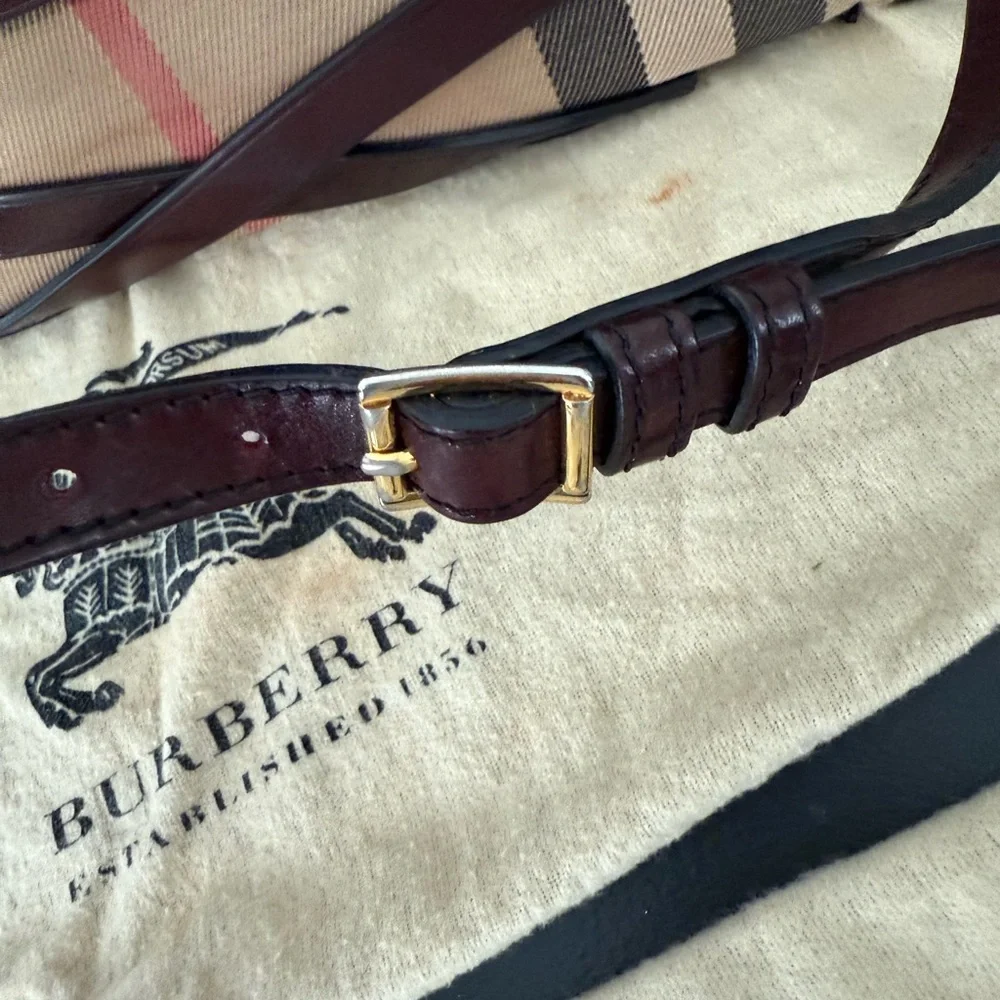 BURBERRY
House Check Bridle Calfskin Mini Parmoor Clutch Bag Dark Burgandy - Picture 7 of 12